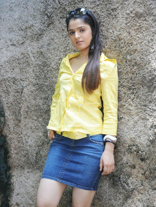 shefali sharma new test in yellow glamour  images